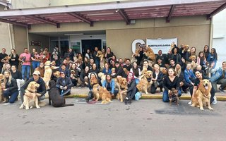 Donos de cães realizam ato em frente ao aeroporto de Caxias do Sul , pedindo justiça pela morte do cão Joca<!-- NICAID(15747069) -->