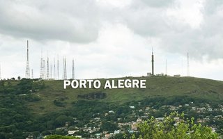 Simulação de como ficaria o letreiro de Porto Alegre no Morro da Polícia.<!-- NICAID(15300953) -->