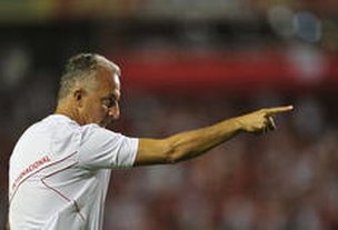 Dorival usa do Gauchão para fazer testes na posição a fim de encontrar o melhor time para a decisão da vaga à fase de grupos da Libertadores (Agencia RBS/Diego Vara)
