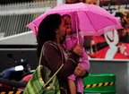 Sexta-feira amanheceu com tempo frio em toda Santa Catarina e as pessoas saíram de casaco em pleno verão (Agencia RBS/Guto Kuerten)