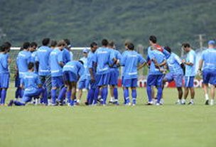 Grupo conversa antes do treino de sexta (Agencia RBS/Fávio Neves)