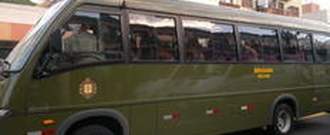 Reféns deixaram o local de ônibus (Especial/Carlos Macedo)