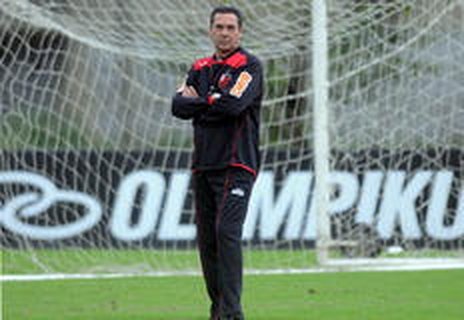 Grêmio oficializa contratação do técnico Wanderley Luxemburgo