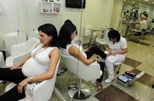 Ao engravidar, Débora Soibelman não abriu mão de manicure e pedicure (Agencia RBS/Ricardo Duarte)
