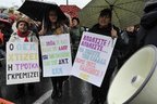 Mesmo com chuva, trabalhadores voltaram a protestar em Atenas (AFP/Louisa Gouliamaki)