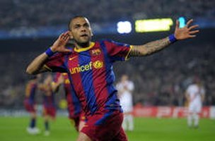 Daniel Alves será operado esta noite (AP/Manu Fernandez)