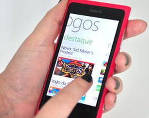 Para tentar manter participação de mercado, Nokia lançou smartphones com sistema operacional da Microsoft (Especial/Lívia Stumpf)
