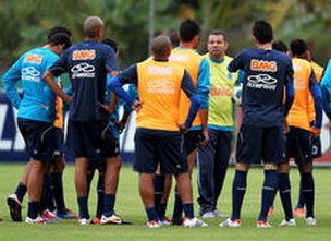 Roth argumenta que Cruzeiro não perderá qualidade ofensiva devido a maior atenção na defesa (Vipcomm,Divulgação/Washington Alves)