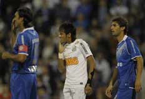 Atacante santista não teve boa atuação diante do Vélez (Juan Mabromata,AFP)