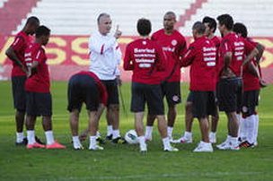Dorival Júnior terá problemas para encontrar seu meio-campo ideal neste início de Brasileirão (Inter/Divulgação/Alexandre Lops)