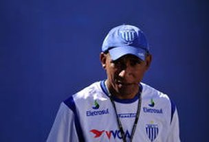 Técnico Hemerson Maria realizou treino puxado na Ressacada (Agencia RBS/Alvarélio Kurossu)