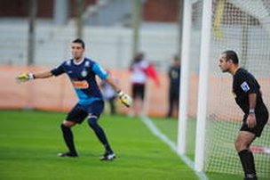 Estreia dos assistentes adicionais ocorreu na primeira rodada do Brasileirão, como no jogo entre Inter e Coritiba (foto) (Agencia RBS/Fernando Gomes)