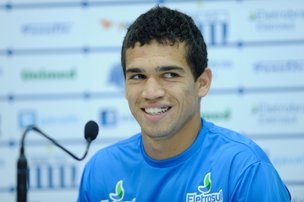 Jogador conquistou os dois últimos títulos no Campeonato Catarinense e chega para disputar vaga no ataque grená (Flávio Neves)