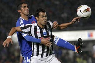 Após empate em 1 a 1 no tempo normal, Universidad (de azul) ganhou nos pênaltis (AP/Luis Hidalgo)