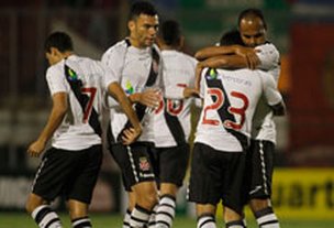Camisa 9 fez lindo gol de bicicleta (Tom Dib/Lancepress)