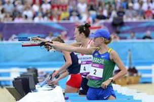 Tiro esportivo ocorre junto com a corrida no pentatlo (AFP/John Macdougall)