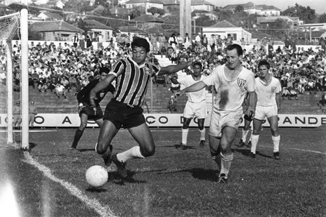 Alcindo fez história vestindo a camisa do Grêmio (Banco de Dados, ZH)