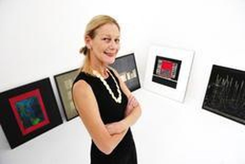  PORTO ALEGRE - RS - BRASIL - 26/11/2012 - A artista plástica  Ana Metsavaht expõe suas obras na galeria La Photo.