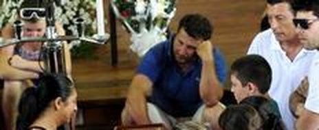 Luiz Carlos Flores (de azul) estava sob efeito de cocaína quando matou os familiares (Agencia RBS/Maiara Bersch)