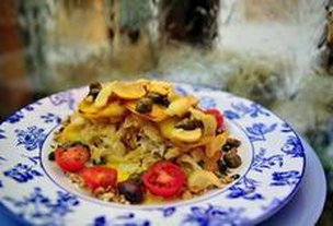 Bacalhau mediterrâneo é o prato principal no menu oferecido pelo Calamares no Circuito Gastrô (Agencia RBS/Tadeu Vilani)