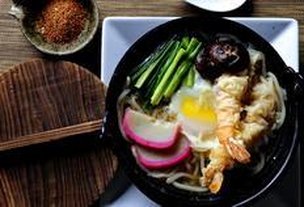 Nabeyaki Udon: massa imersa em um farto caldo à base de frango, servida com camarões, legumes, cogumelos, ovo e cebolinha (Agencia RBS/Mauro Vieira)
