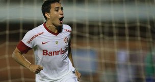 Jogador deve voltar a campo apenas no retorno do Brasileirão, após a Copa das Confederações (Diego Vara/Agência RBS)