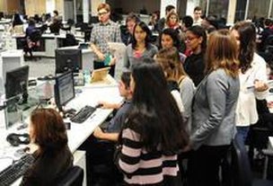 Na foto, estudantes conheceram como é o trabalho da equipe online (Agencia RBS/Caio Figueiredo)