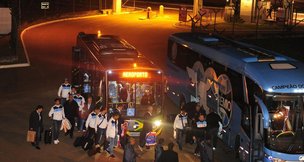 Jogadores não passaram pelo saguão e entraram no ônibus do clube na pista do Salgado Filho (AgênciaRBS/Ricardo Duarte)
