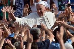 Papa comprimentou a multidão (AFP/Vincenzo Pinto)