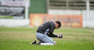 Goleiro Luciano pegou três pênaltis na decisão (Agência RBS/Ricardo Duarte)
