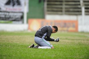 Goleiro Luciano pegou três pênaltis na decisão (Agência RBS/Ricardo Duarte)