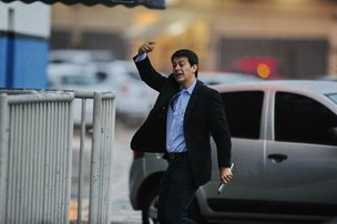 Rui Costa permaneceu no Estádio Olímpico mesmo após os treinamentos da tarde (Mauro Vieira)