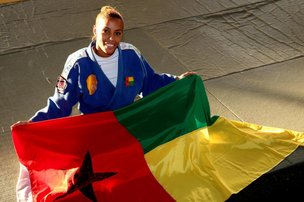 Com dupla cidadania, Taciana treina na Sogipa e defende as cores da bandeira do país africano (Agencia RBS/Júlio Cordeiro)