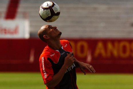 Lateral estava com a renovação acertada, mas acabou deixando o Inter (Agencia RBS/Daniel Marenco)