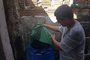 rdgol; Morador de Gravataí guarda água em tonel. Sofre com falta de água desde o ano novo