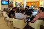 Confusão teve início pouco depois de Barcos e Riveros terem descido do quarto para tomar café com amigos na recepção do hotel