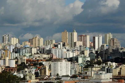 

CAXIAS DO SUL, RS, BRASIL, 25/09/2013. Sol reaparece no Rio Grande do Sul. Na foto, vista do Cristo Terceiro Milênio, nos Pavilhões da Festa da Uva. (Diogo Sallaberry/Pioneiro)
Indexador: Diogo Sallaberry
