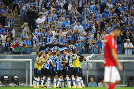 Tricolores comemoram na goleada sobre o Inter na Arena (Agencia RBS/Diego Vara)