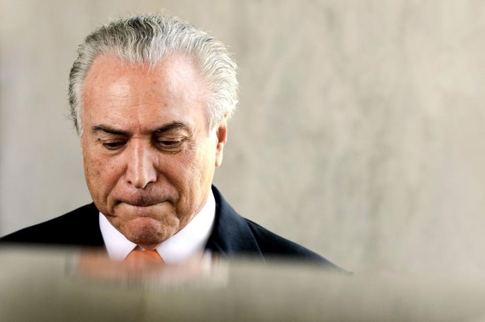 Brasíia - O vice-presidente, Michel Temer, fala à imprensa ao deixar seu gabinete no Palácio do Planalto (Marcelo Camargo/Agência Brasil)
Indexador: Marcelo Camargo/Agência Brasil
Brasíia - O vice-presidente, Michel Temer, fala à imprensa ao deixar seu gabinete no Palácio do Planalto (Marcelo Camargo/Agência Brasil)
Indexador: Marcelo Camargo/Agência Brasil
