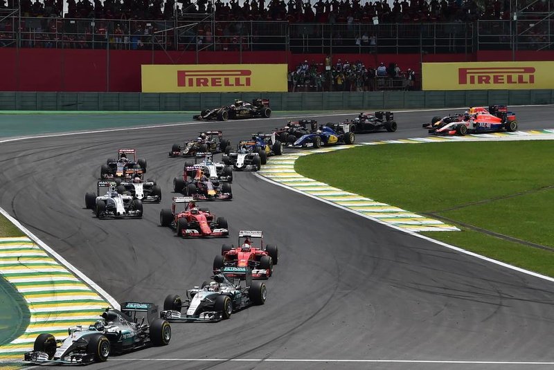 Drivers compete during the Brazilian Grand Prix, at the Interlagos racetrack in Sao Paulo, on November 15, 2015.  AFP PHOTO / NELSON ALMEIDA