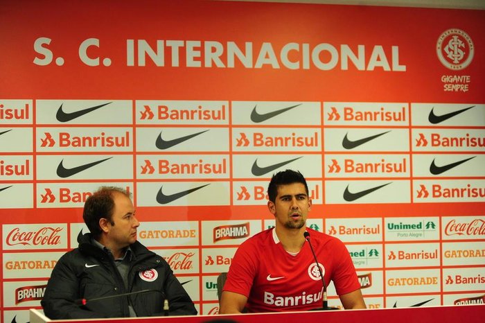 Apresentação do zagueiro Leandro Almeida no Inter. Ele veio por empréstimo do Palmeiras. Apresentação do zagueiro Leandro Almeida no Inter. Ele veio por empréstimo do Palmeiras.