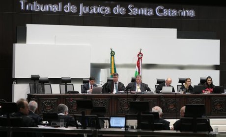 Resultado de imagem para Julgamento no TJ-SC é suspenso após advogado acusar desembargador de pedir propina