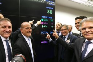 Resultado de imagem para Wanderley Macris (SP) e Jutahy Magalhães Jr