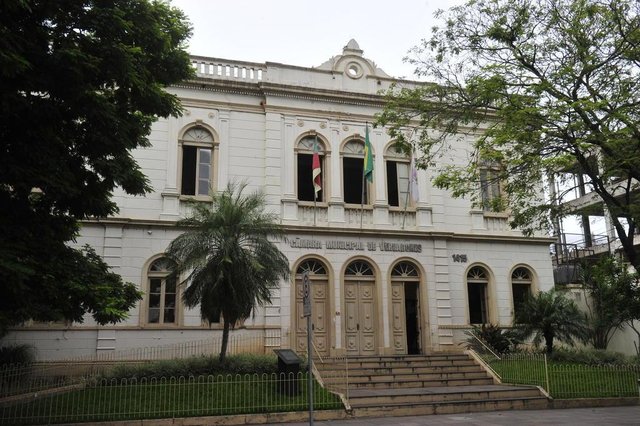 SANTA MARIA , RS , BRASIL , 05/04/2016A c&acirc;mara de vereadores de Santa Maria foi inundada na manh&atilde; de ter&ccedil;a-feira. A b&oacute;ia do reservat&oacute;rio de &aacute;gua n&atilde;o desligou e o alarme do lugar n&atilde;o foi acionado, sendo assim s&oacute; foi percebido quando o primeiro servidor chegou no local.FOTO JEAN PIMENTEL / AG&Ecirc;NCIA RBS, GERAL