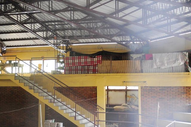 A demora na conclusão das obras do Centro de Atividades Múltiplas Garibaldi Poggetti, o Bombril, iniciadas em 2013, é tanta que, agora, o espaço ganhou mais uma utilidade: virou abrigo. O espaço foi invadido e segundo moradores do parque Itaimbé, está sendo ocupado pelos invasores. A demora na conclusão das obras do Centro de Atividades Múltiplas Garibaldi Poggetti, o Bombril, iniciadas em 2013, é tanta que, agora, o espaço ganhou mais uma utilidade: virou abrigo. O espaço foi invadido e segundo moradores do parque Itaimbé, está sendo ocupado pelos invasores.