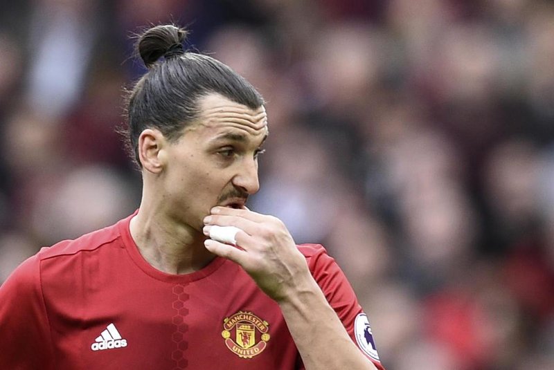  Manchester United's Swedish striker Zlatan Ibrahimovic gestures during the English Premier League football match between Manchester United and Bournemouth at Old Trafford in Manchester, north west England, on March 4, 2017.The game finished 1-1. / AFP PHOTO / Oli SCARFF / RESTRICTED TO EDITORIAL USE. No use with unauthorized audio, video, data, fixture lists, club/league logos or 'live' services. Online in-match use limited to 75 images, no video emulation. No use in betting, games or single club/league/player publications.  / Editoria: SPOLocal: ManchesterIndexador: OLI SCARFFSecao: soccerFonte: AFPFotógrafo: STR