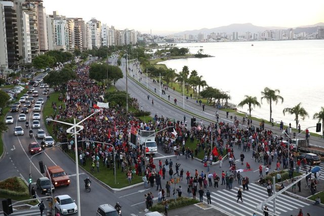 protesto, florianópolis, beira-mar, 28/04/2017 protesto, florianópolis, beira-mar, 28/04/2017