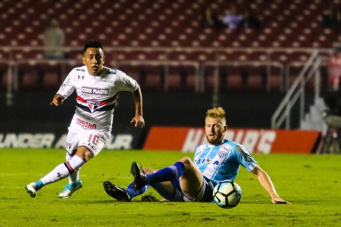 SP - BRASILEIRÃO/SÃO PAULO X AVAÍ - ESPORTES - Cueva, do São Paulo, em partida contra o Avaí, válida pelo Campeonato Brasileiro 2017, no estádio do Morumbi, na capital paulista,nesta segunda- feira, 22. 22/05/2017 - Foto: MARCELLO FIM/RAW IMAGE/ESTADÃO CONTEÚDO - Alemão e Judson SP - BRASILEIRÃO/SÃO PAULO X AVAÍ - ESPORTES - Cueva, do São Paulo, em partida contra o Avaí, válida pelo Campeonato Brasileiro 2017, no estádio do Morumbi, na capital paulista,nesta segunda- feira, 22. 22/05/2017 - Foto: MARCELLO FIM/RAW IMAGE/ESTADÃO CONTEÚDO - Alemão e Judson