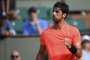  Brazils Thomaz Bellucci returns the ball to Frances Lucas Pouille during their tennis match at the Roland Garros 2017 French Open on May 31, 2017 in Paris.  / AFP PHOTO / Eric FEFERBERGEditoria: SPOLocal: ParisIndexador: ERIC FEFERBERGSecao: tennisFonte: AFPFotógrafo: STF