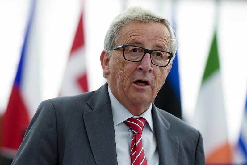 O presidente da Comissão da União Europeia, Jean-Claude Juncker, apresenta um discurso durante o encontro no Parlamento Europeu em Estrasburgo, no leste da França, em 14 de junho de 2017, antes do próximo Conselho Europeu./ AFP PHOTO / FREDERICK FLORIN